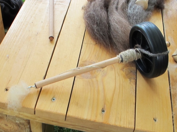 Modular spindle and raw fleece - spinning 'in the grease'