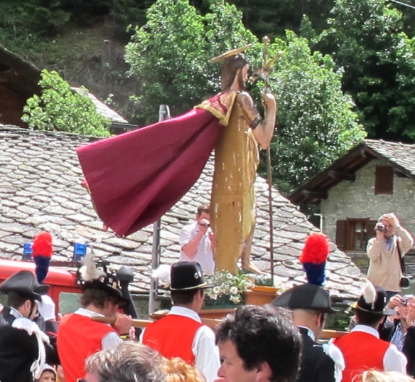 The procession of St. John by the citizens of Gressoney-Saint-Jean
