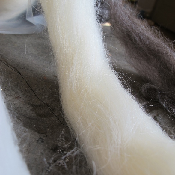 The Lincoln Lustre Wool has an incredibly long and luminous staple, beautiful and with the same forceful stitch definition I noticed in the mohair.